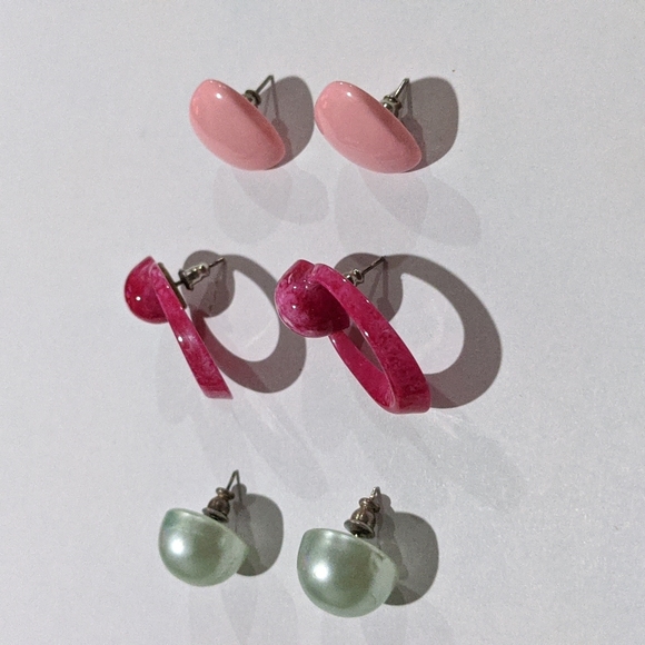 Vintage Plastic Earrings - Picture 4 of 8